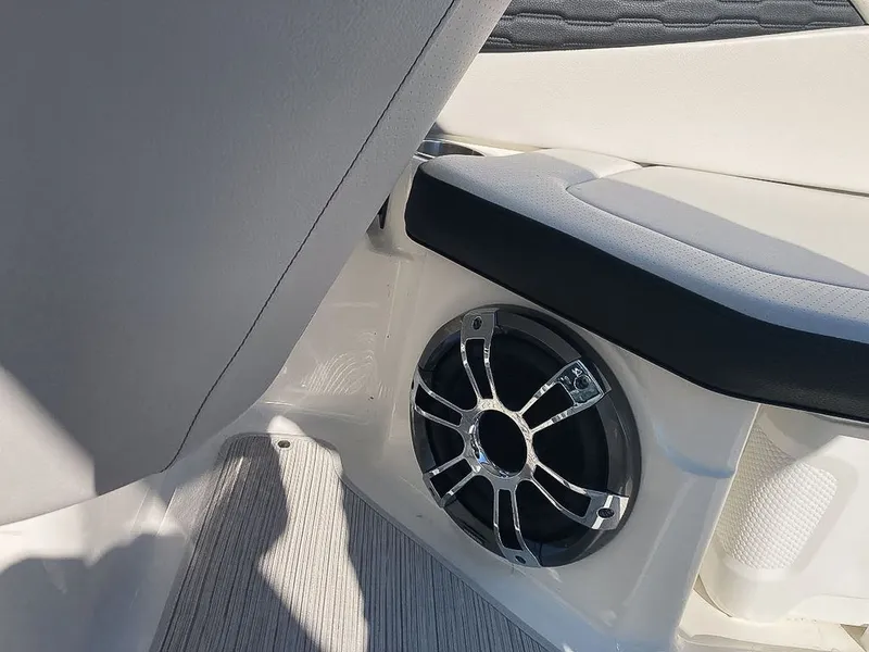 Slide: The Image of Sea Ray SPX 210 2022 - 9