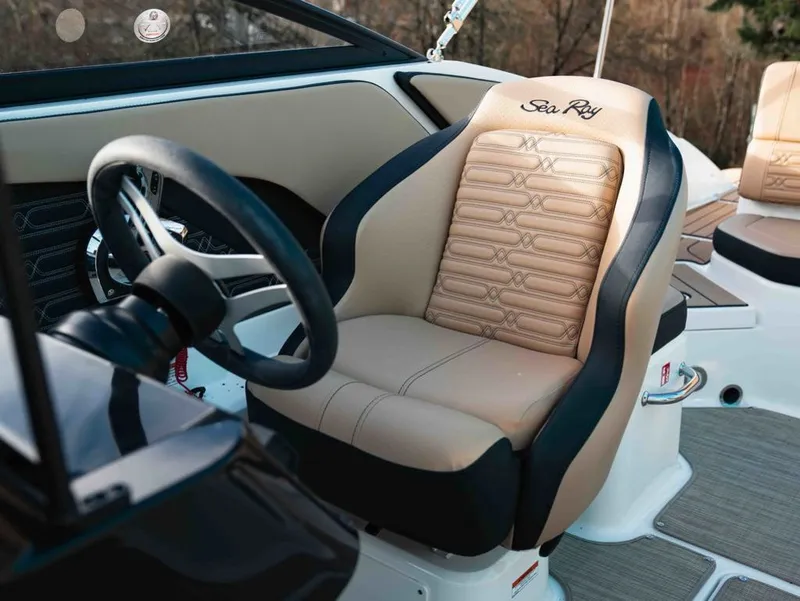 Slide: The Image of Sea Ray SPX 210 Outboard 2026 - 6