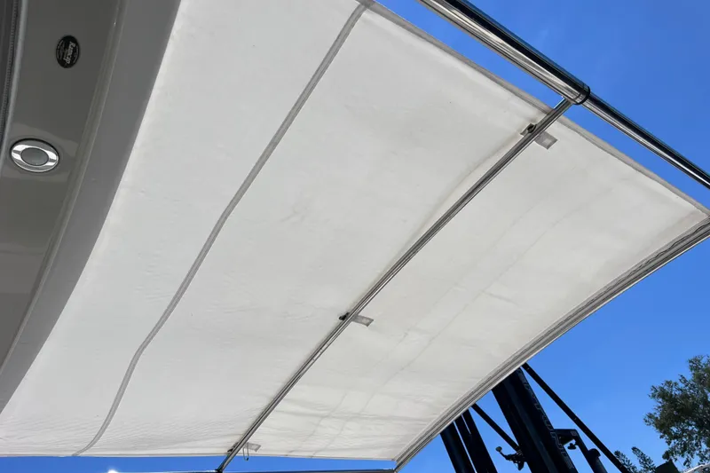 Slide: The Image of 2017 Everglades 360LXC boat canopy against clear blue sky. - 39