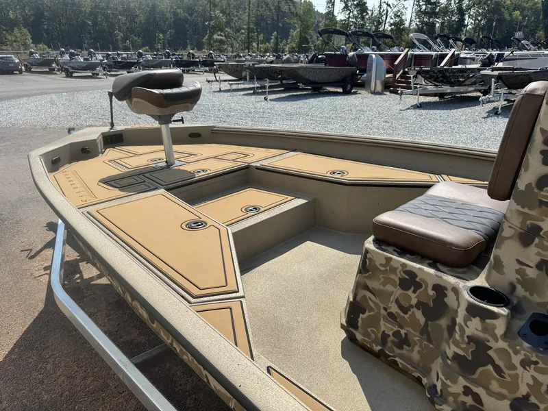 Slide: The Image of Excel 220 Bay Pro Elite 2026 - 5