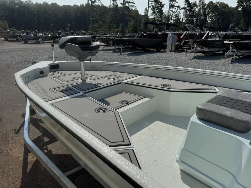 Slide: The Image of Excel 220 Bay Pro Elite 2026 - 5