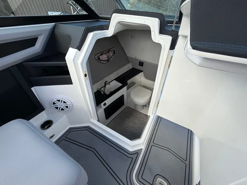 Slide: The Image of Cobalt R8 Surf 2022 - 130
