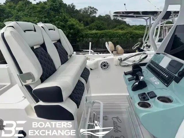 Slide: The Image of Tidewater 280 CC Adventure 2021 - 6