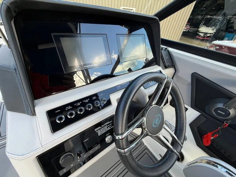 Slide: The Image of Cobalt R8 Surf 2022 - 65