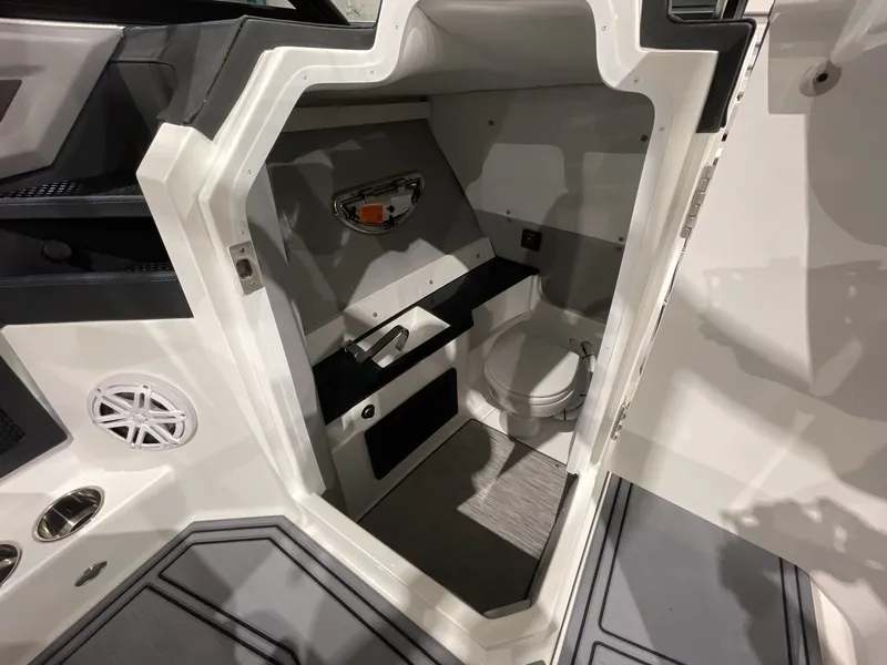 Slide: The Image of Cobalt R8 Surf 2022 - 77