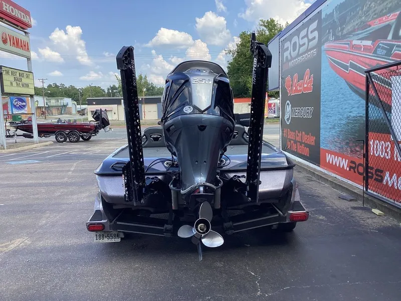 Slide: The Image of Skeeter FXR20 Select 2022 - 13