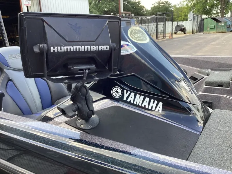 Slide: The Image of Skeeter FXR20 Select 2022 - 23