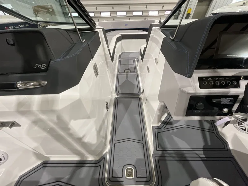 Slide: The Image of Cobalt R8 Surf 2022 - 78