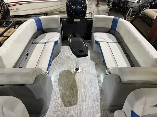 Slide: The Image of SunCatcher Select 324RC W/Yamaha 250 "SHO" No Trailer 2025 - 11