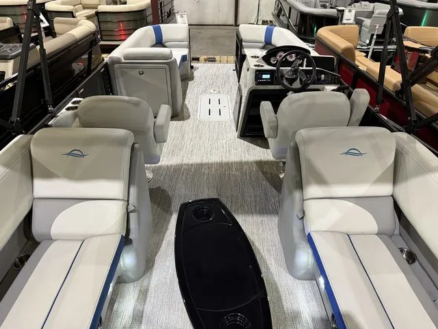 Slide: The Image of SunCatcher Select 324RC W/Yamaha 250 "SHO" No Trailer 2025 - 12