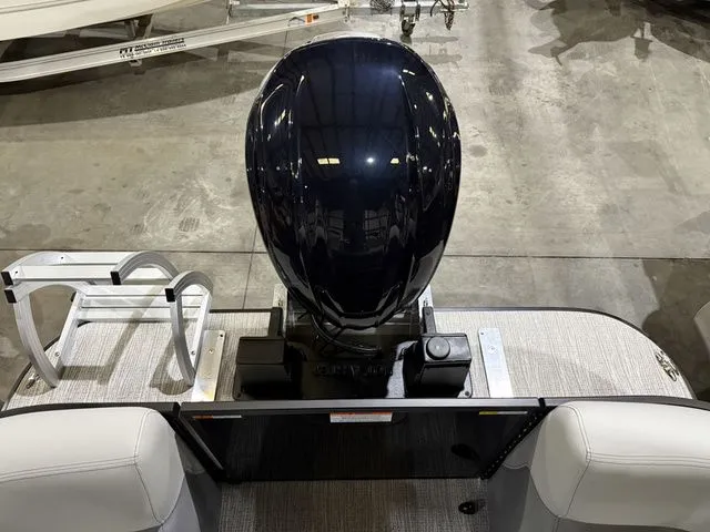 Slide: The Image of SunCatcher Select 324RC W/Yamaha 250 "SHO" No Trailer 2025 - 13