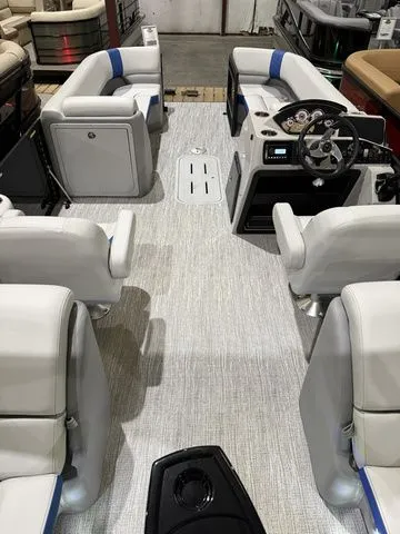 Slide: The Image of SunCatcher Select 324RC W/Yamaha 250 "SHO" No Trailer 2025 - 5