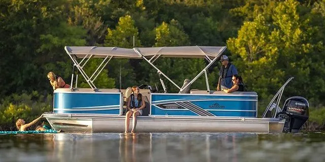 The Image of SunCatcher Fusion 322RC W/Yamaha 250 "SHO" No Trailer 2025 - 1