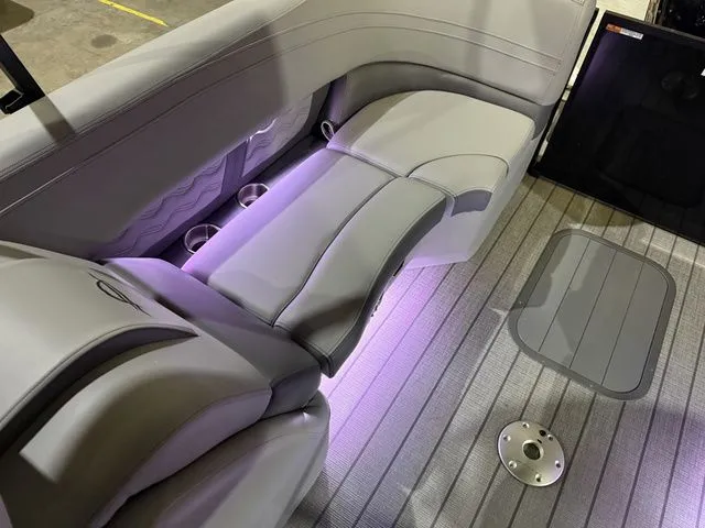 Slide: The Image of SunCatcher Fusion 322RC W/Yamaha 250 "SHO" No Trailer 2025 - 17