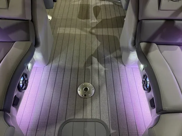 Slide: The Image of SunCatcher Fusion 322RC W/Yamaha 250 "SHO" No Trailer 2025 - 19