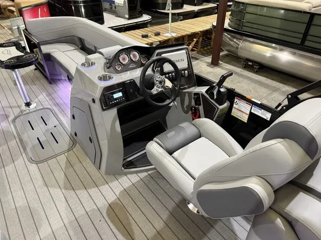 Slide: The Image of SunCatcher Fusion 322RC W/Yamaha 250 "SHO" No Trailer 2025 - 8