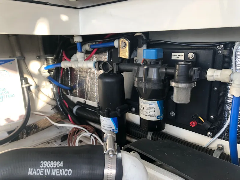 Slide: The Image of Cabo 31 Express 2000 - 38