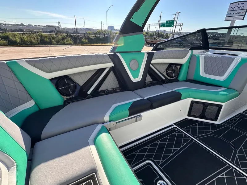 Slide: The Image of Tigé 23ZX 2021 - 10