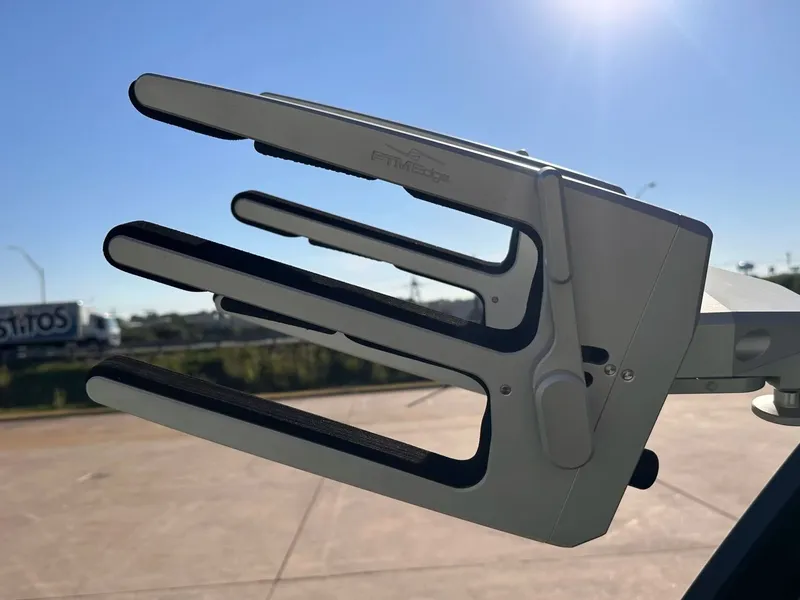 Slide: The Image of Tigé 23ZX 2021 - 14