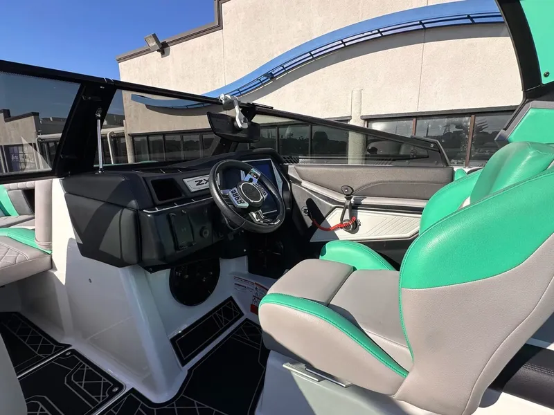 Slide: The Image of Tigé 23ZX 2021 - 23