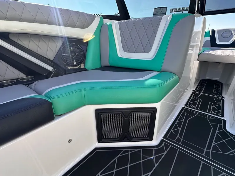 Slide: The Image of Tigé 23ZX 2021 - 24