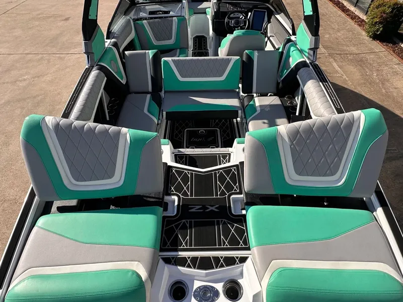 Slide: The Image of Tigé 23ZX 2021 - 8