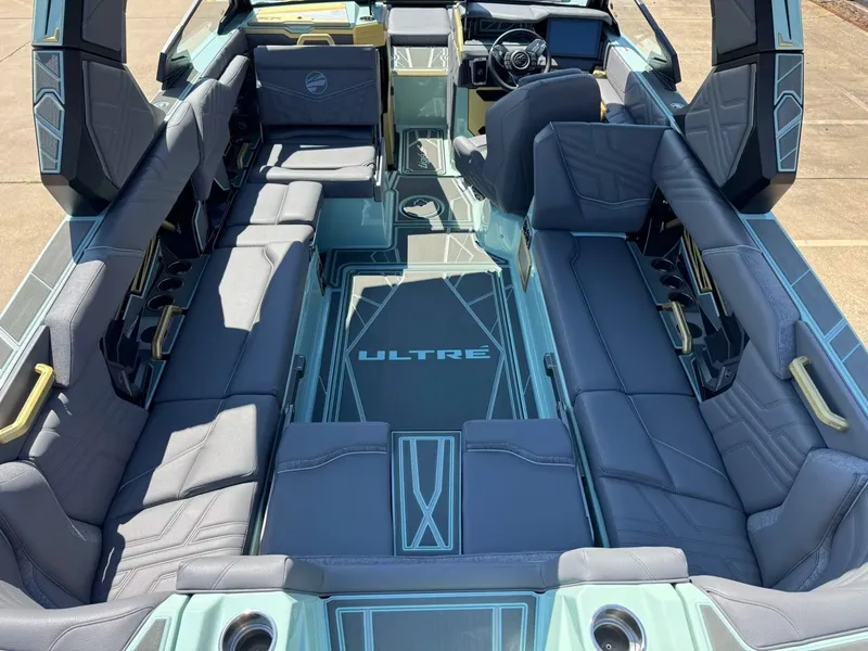 Slide: The Image of Tigé Ultré 25ZX 2026 - 10