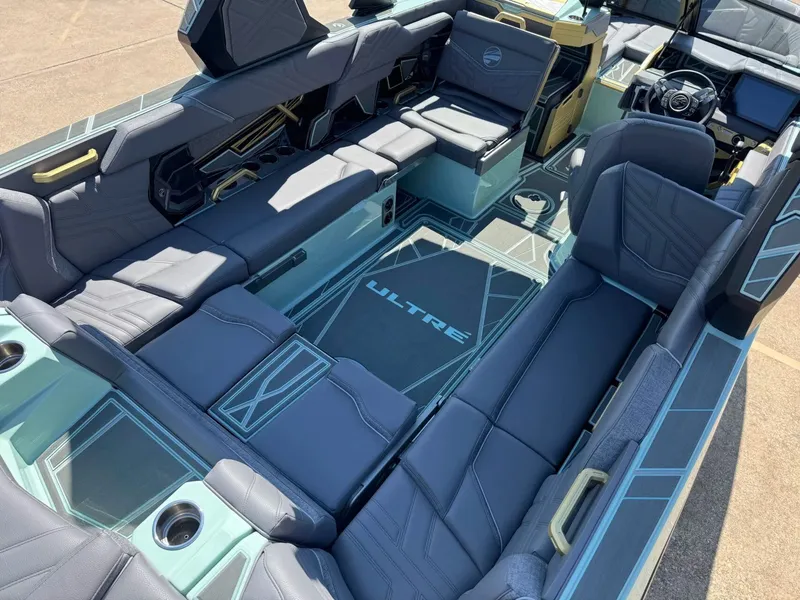 Slide: The Image of Tigé Ultré 25ZX 2026 - 11