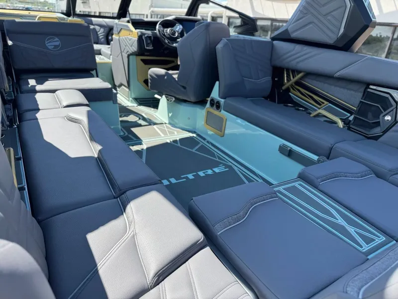 Slide: The Image of Tigé Ultré 25ZX 2026 - 14