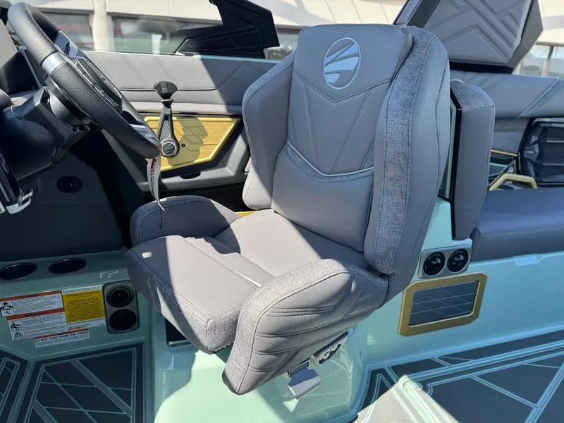 Slide: The Image of Tigé Ultré 25ZX 2026 - 17