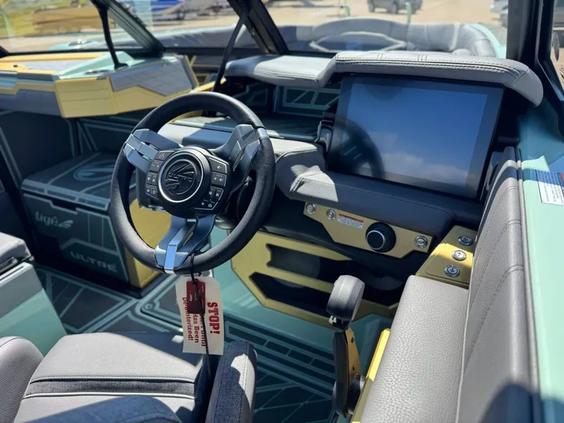 Slide: The Image of Tigé Ultré 25ZX 2026 - 18