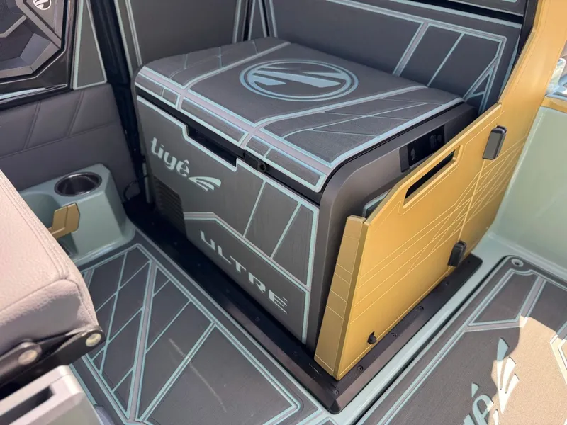 Slide: The Image of Tigé Ultré 25ZX 2026 - 19