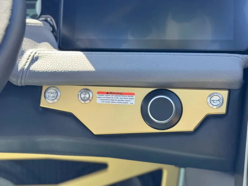 Slide: The Image of Tigé Ultré 25ZX 2026 - 27