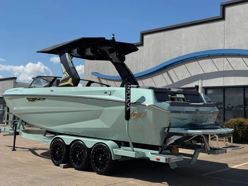 Slide: The Image of Tigé Ultré 25ZX 2026 - 3