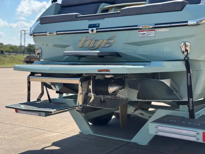 Slide: The Image of Tigé Ultré 25ZX 2026 - 5