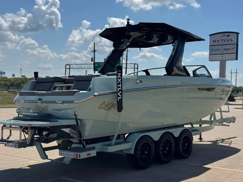 Slide: The Image of Tigé Ultré 25ZX 2026 - 6