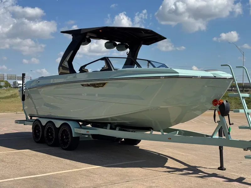 Slide: The Image of Tigé Ultré 25ZX 2026 - 7