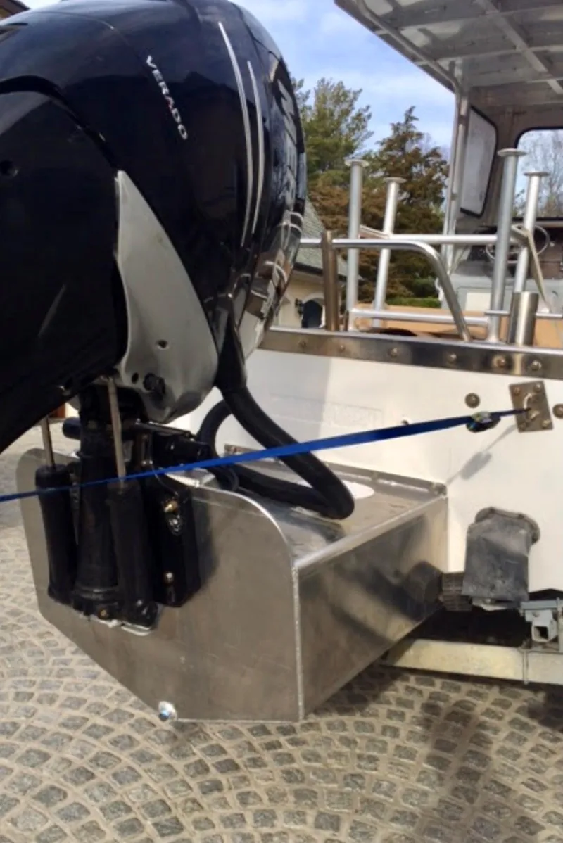 Slide: The Image of Outboard motor on a 2001 Willard 25 boat. - 14