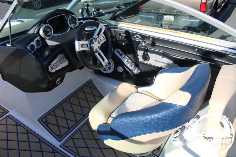 Slide: The Image of MasterCraft X-25 2010 - 17