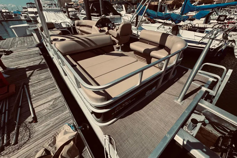 Slide: The Image of 2017 Sun Tracker Party Barge 22 DLX pontoon boat docked at marina. - 4