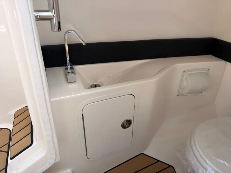 Slide: The Image of Sea Ray SLX 280 Outboard 2026 - 63