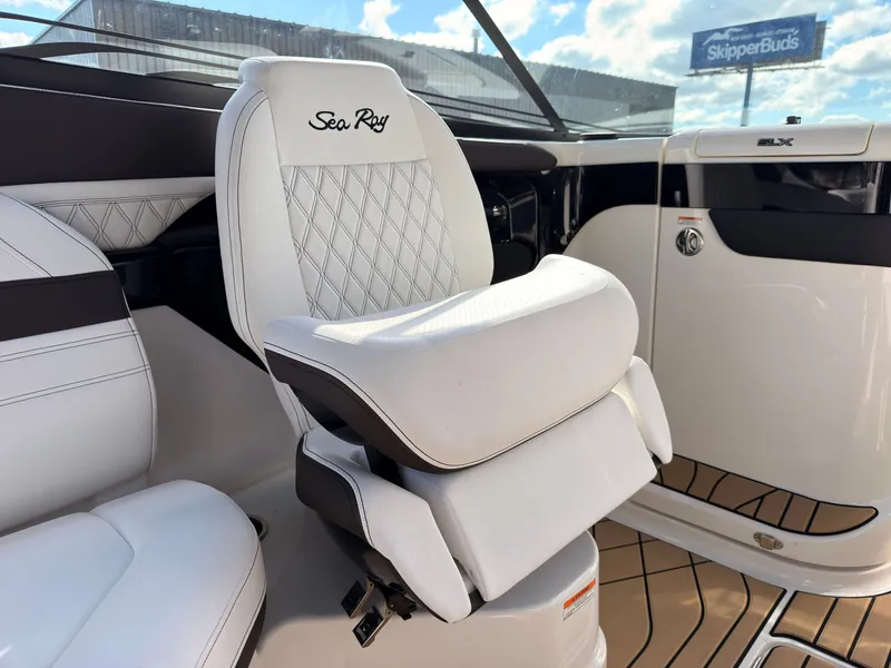 Slide: The Image of Sea Ray SLX 280 Outboard 2026 - 58