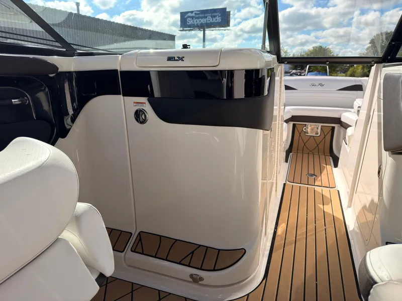 Slide: The Image of Sea Ray SLX 280 Outboard 2026 - 60