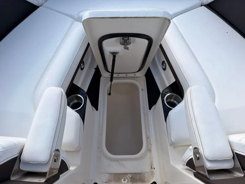 Slide: The Image of Sea Ray SLX 280 Outboard 2026 - 84