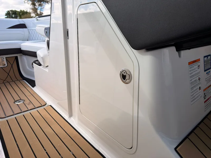 Slide: The Image of Sea Ray SLX 280 Outboard 2026 - 80