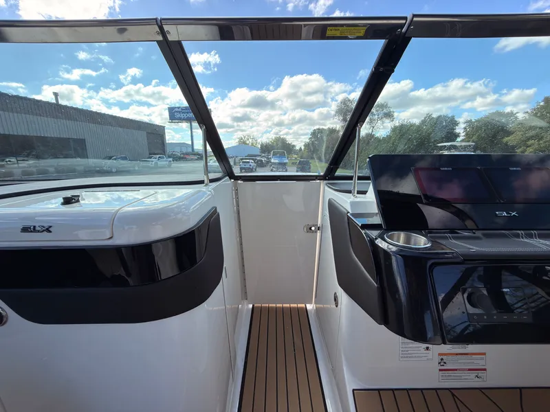 Slide: The Image of Sea Ray SLX 280 Outboard 2026 - 79