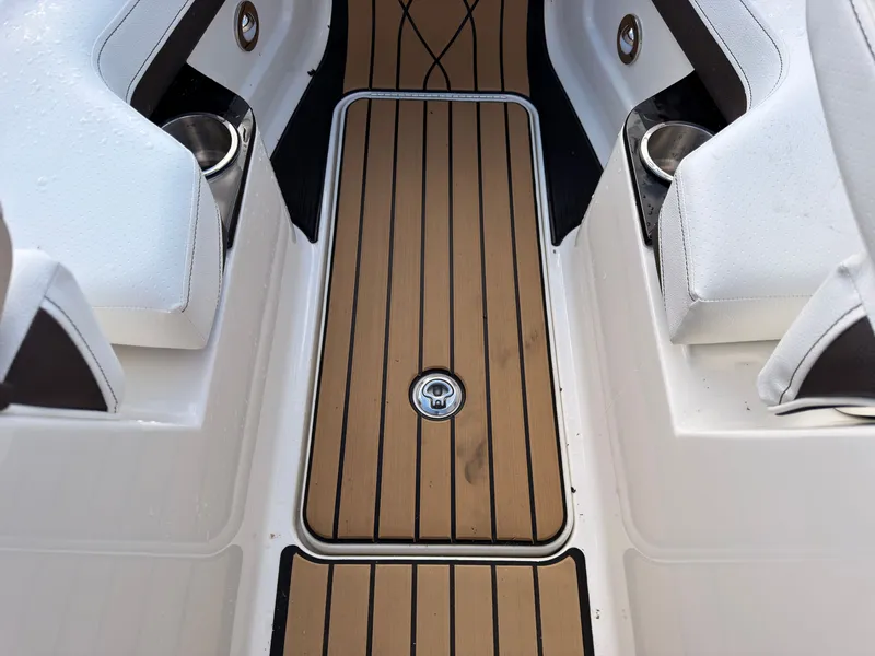 Slide: The Image of Sea Ray SLX 280 Outboard 2026 - 83
