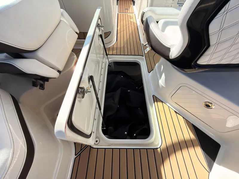 Slide: The Image of Sea Ray SLX 280 Outboard 2026 - 57