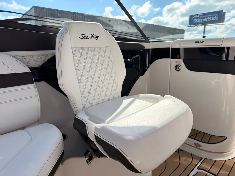 Slide: The Image of Sea Ray SLX 280 Outboard 2026 - 59