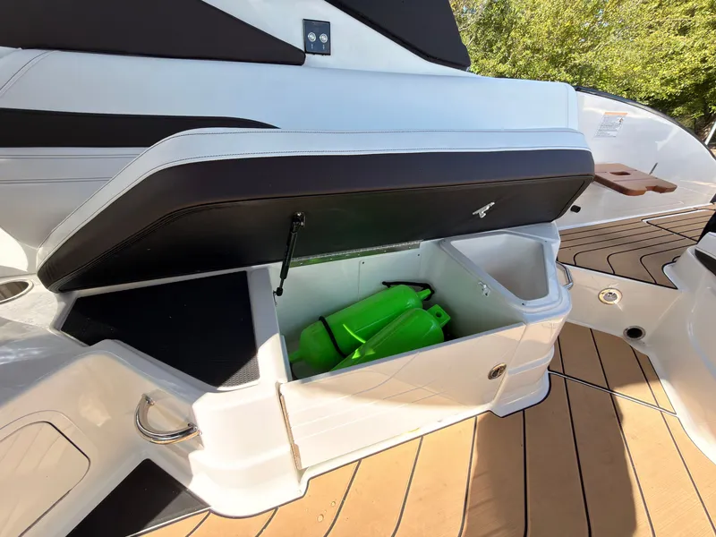 Slide: The Image of Sea Ray SLX 280 Outboard 2026 - 50